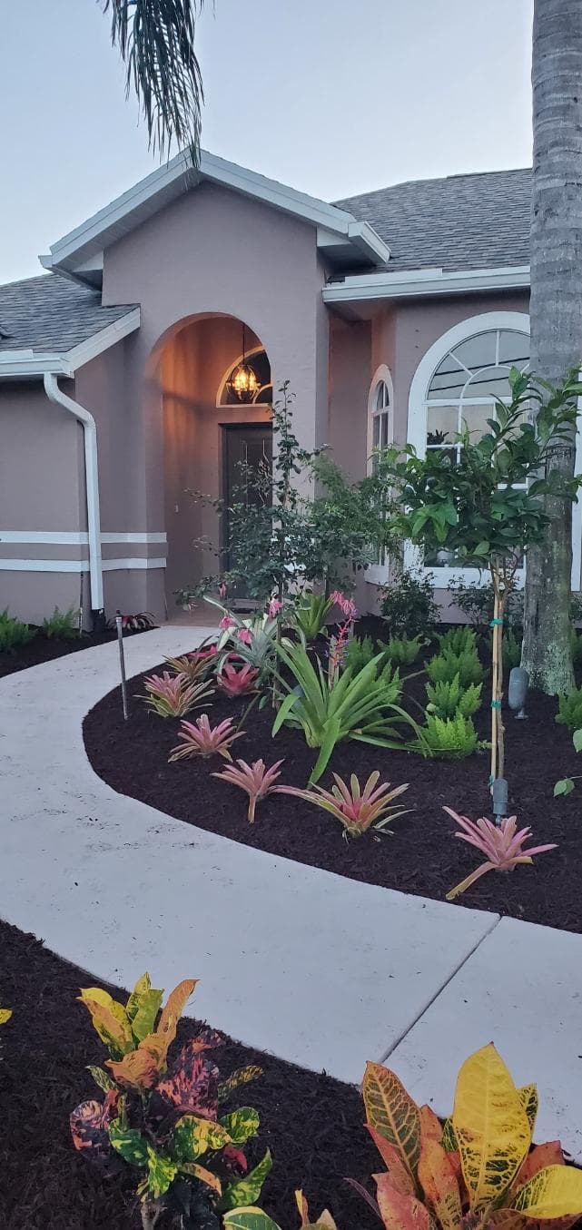 Landscaping services in Vero Beach FL by Domi Landscape